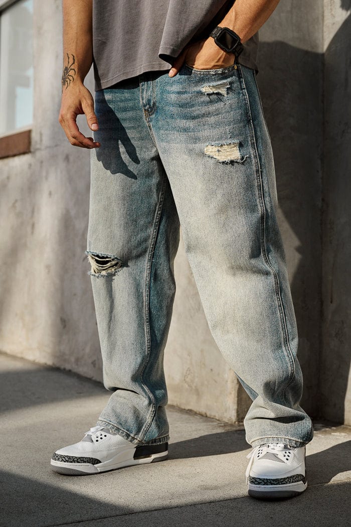 6025 - Straight Fit Ripped Jeans